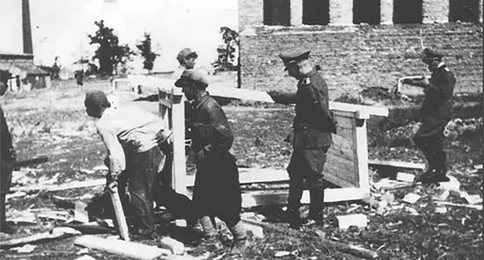 Советские военнопленные в лагере. г. Смоленск. 1941 г.