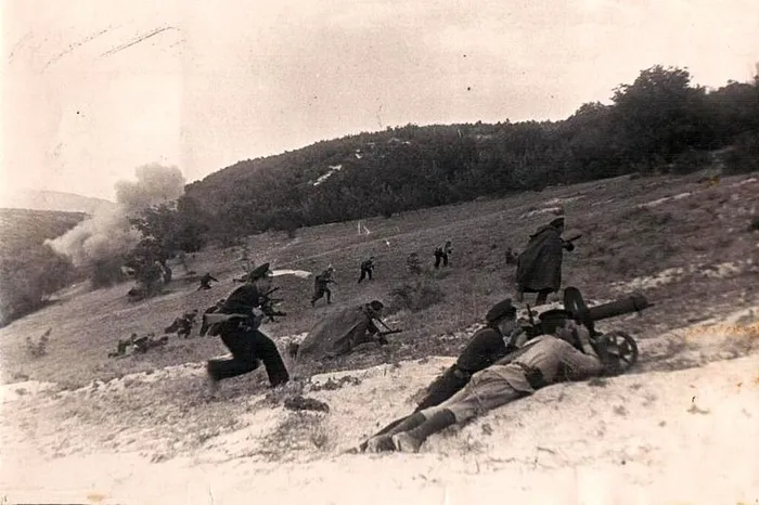 chasti-83-j-brigady-morskoj-pehoty-shturmuyut-vysotu-kochkanova-severo-vostochnee-tuapse-1942-g._1