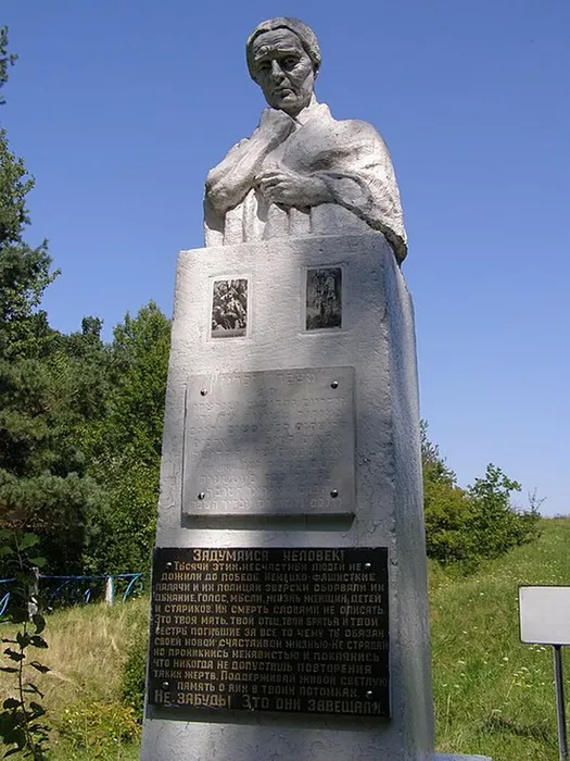 Памятник на братской могиле, еврейское кладбище Печера