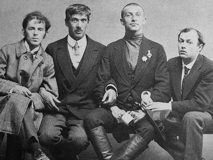 Осип Мандельштам первый слева