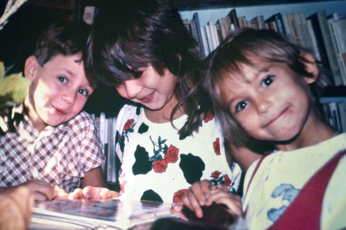 Читатели детской библиотеки - начало 90-х годов